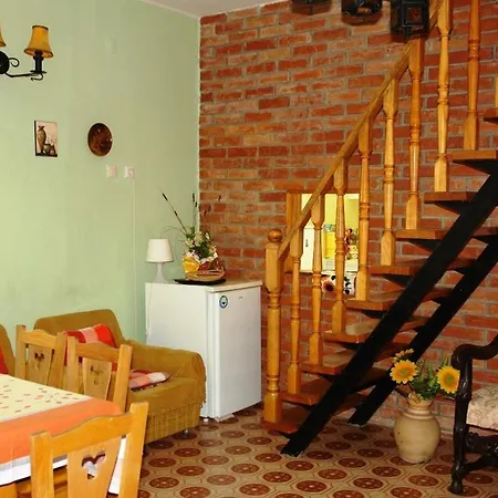 Holiday In 20312 度假居